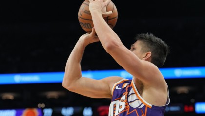 25中11砍33分！奥特：看到阿伦找到节奏感觉很棒 攻防影响很大