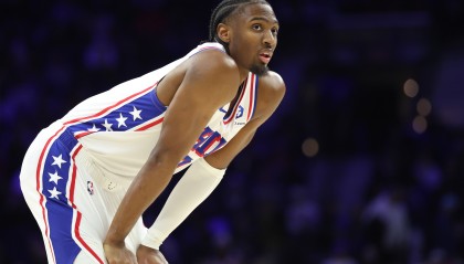 世界杯直播app官方下载安装中心-只是个小后卫啊！马克西本赛季场均断帽数3.05次 仅次于文班